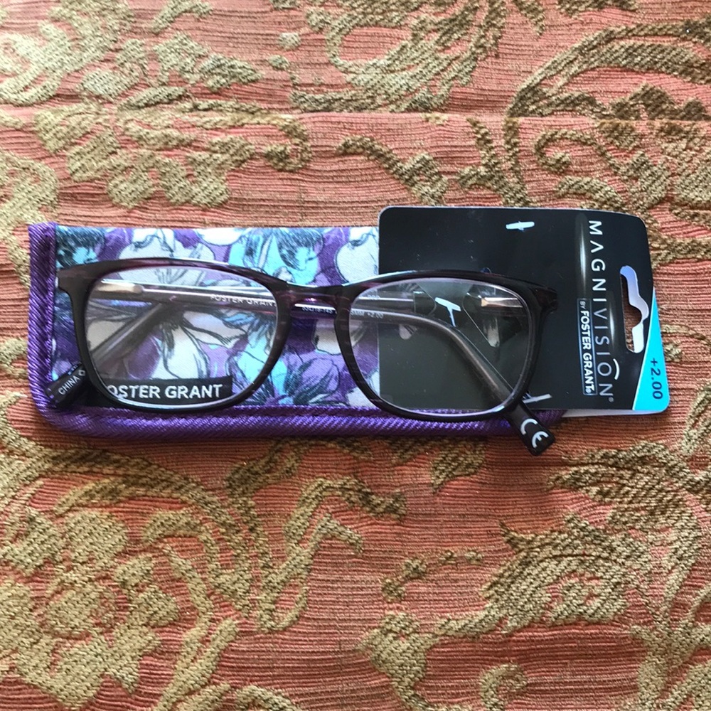 COPY - NWT Foster Grant Magnivision reading glasses and matching case
